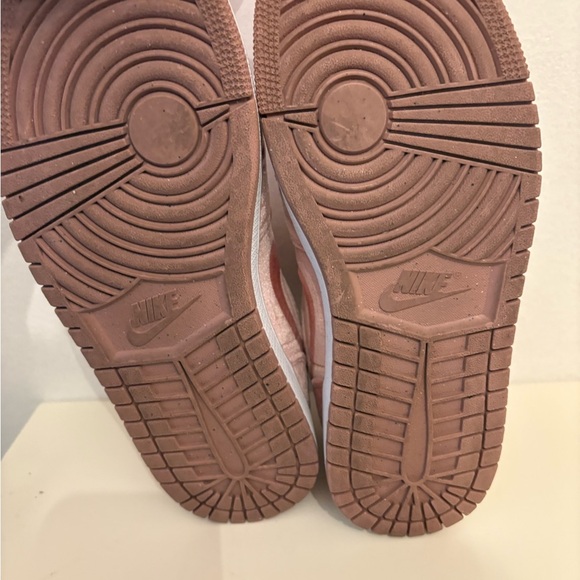 Nike Rose Suede Low-Top Sneakers - Picture 5 of 7